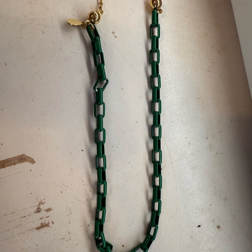 Vibrant Emerald Green Statement Necklace with Gold Clasp